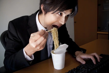 労働型ネットビジネスを実践している男性